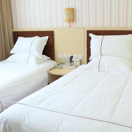 Super 8 Hotel Chengdu Airport Branch Екстер'єр фото