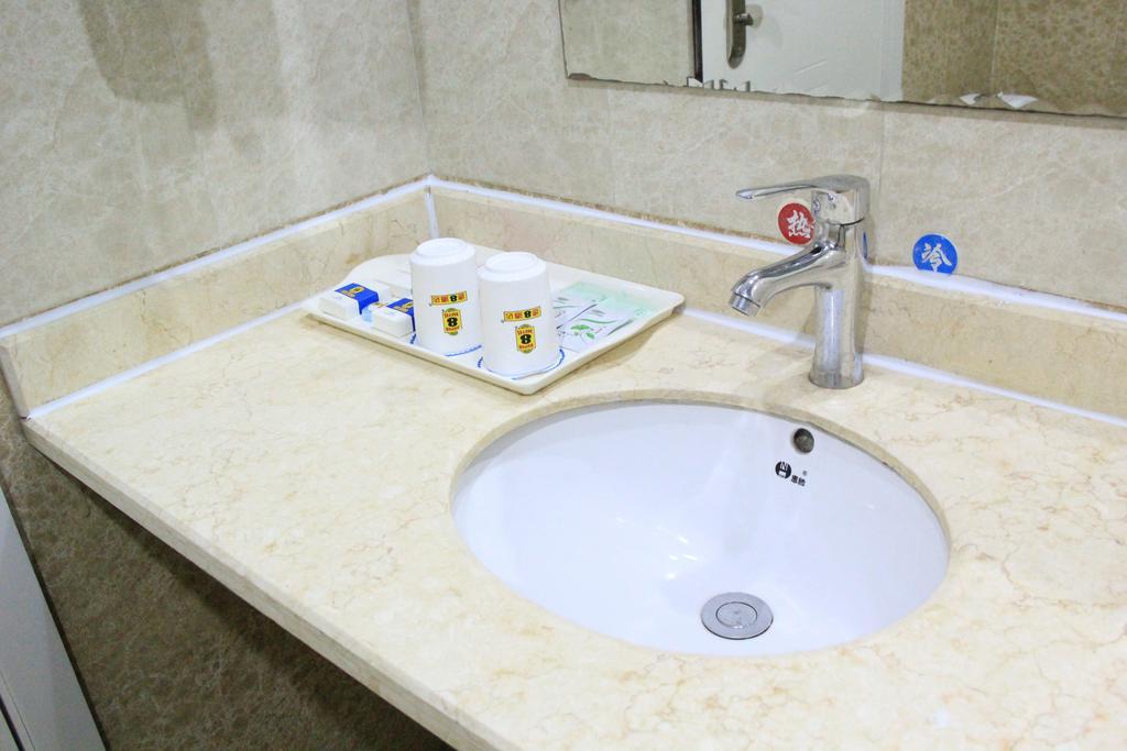 Super 8 Hotel Chengdu Airport Branch Екстер'єр фото